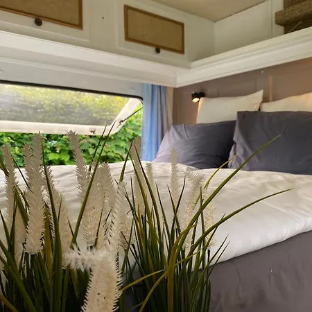 Caravan Stadstuin Let Op De Badkamer Moet Met Andere Gasten Gedeeld Worden * Goedereede