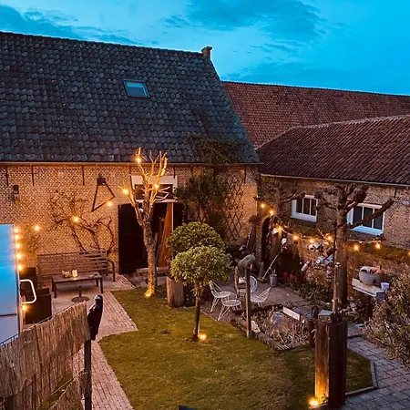 B&B Caravan Stadstuin Let Op De Badkamer Moet Met Andere Gasten Gedeeld Worden