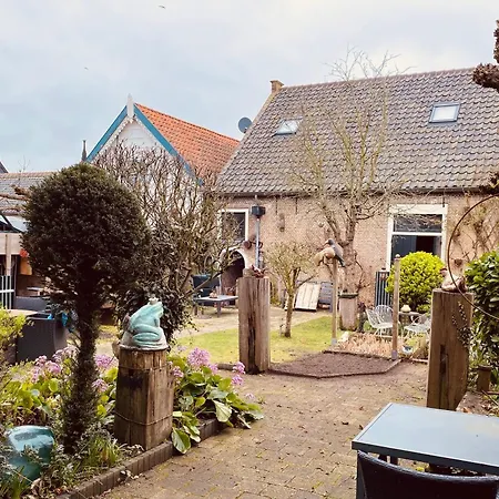 Caravan Stadstuin Let Op De Badkamer Moet Met Andere Gasten Gedeeld Worden *