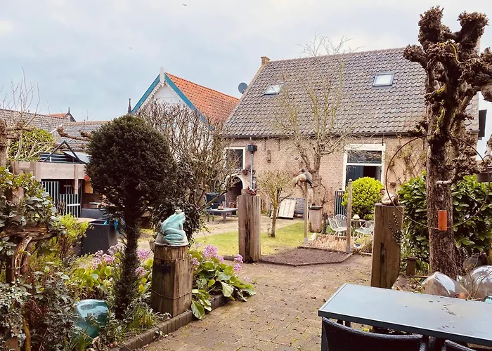 Caravan Stadstuin Let Op De Badkamer Moet Met Andere Gasten Gedeeld Worden *