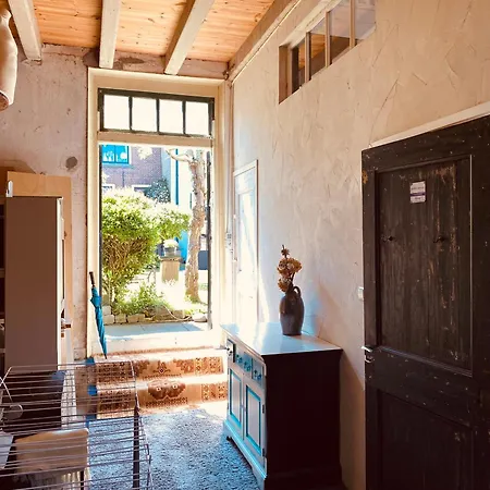 Caravan Stadstuin Let Op De Badkamer Moet Met Andere Gasten Gedeeld Worden Goedereede