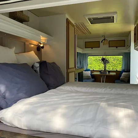 Caravan Stadstuin Let Op De Badkamer Moet Met Andere Gasten Gedeeld Worden