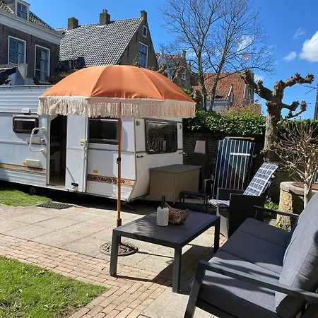 Alojamento de Acomodação e Pequeno-almoço Caravan Stadstuin Let Op De Badkamer Moet Met Andere Gasten Gedeeld Worden *