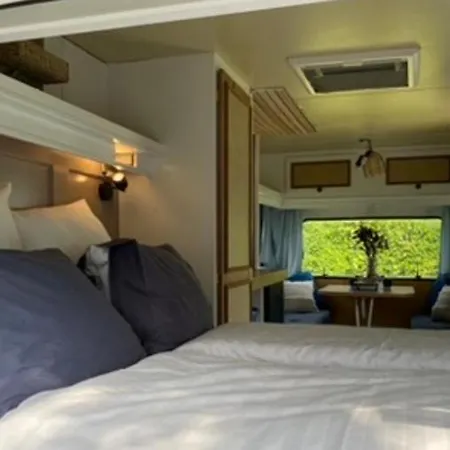 Alojamento de Acomodação e Pequeno-almoço Caravan Stadstuin Let Op De Badkamer Moet Met Andere Gasten Gedeeld Worden Goedereede