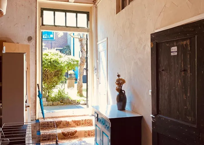 Caravan Stadstuin Let Op De Badkamer Moet Met Andere Gasten Gedeeld Worden Goedereede