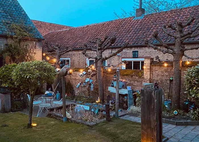 Caravan Stadstuin Let Op De Badkamer Moet Met Andere Gasten Gedeeld Worden Bed and breakfast Goedereede