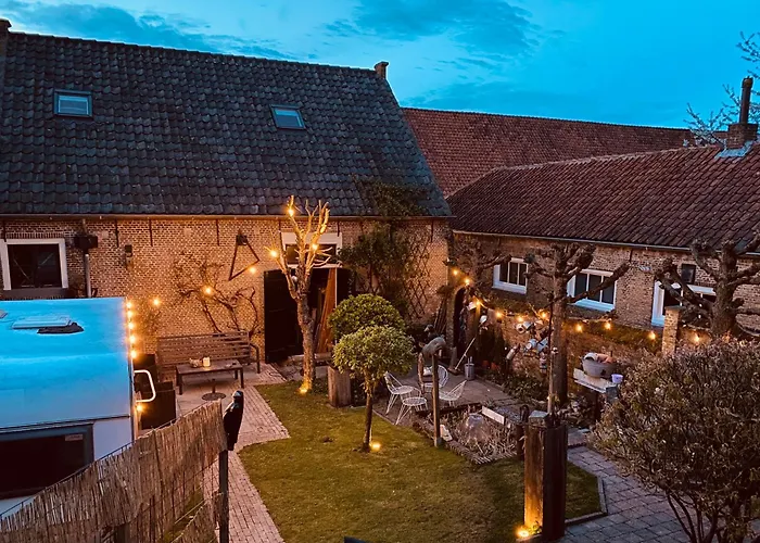 Bed and breakfast Caravan Stadstuin Let Op De Badkamer Moet Met Andere Gasten Gedeeld Worden