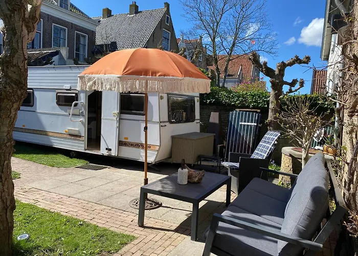 Bed & Breakfast Caravan Stadstuin Let Op De Badkamer Moet Met Andere Gasten Gedeeld Worden *